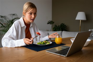 أفضل 5 وجبات خفيفة غنية بالبروتين تُناسب العمل المكتبي!