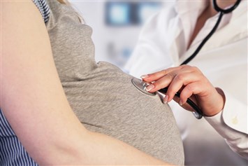هل الاصابة بفيروس كورونا يمكن أن تسبّب الولادة المبكرة؟