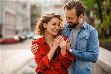 7 طرق إغراء الزوج لعلاقة متجددة ومثيرة