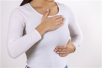 لماذا يحدث تحجر الثدي؟ وكيف يمكن علاجه؟