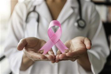 هل تعرفون ما هي المخاطر القلبية الطويلة الأمد لعلاجات سرطان الثدي؟