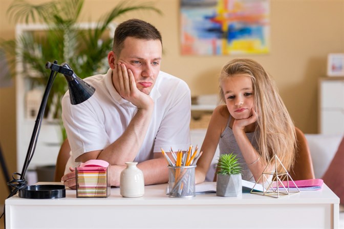 تعرّفوا على أفضل الطرق للتعامل مع مقاومة المراهق للواجبات بعد العطلة الصيفية!