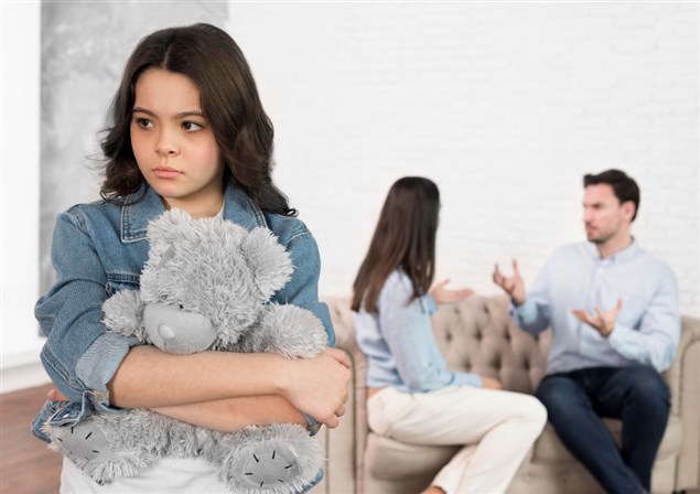 كيف يغيّر الرفض العاطفي الأول نظرة المراهق إلى نفسه؟ وما هو دور الأهل؟