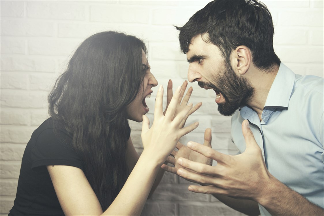 العنف بين الزوجين 