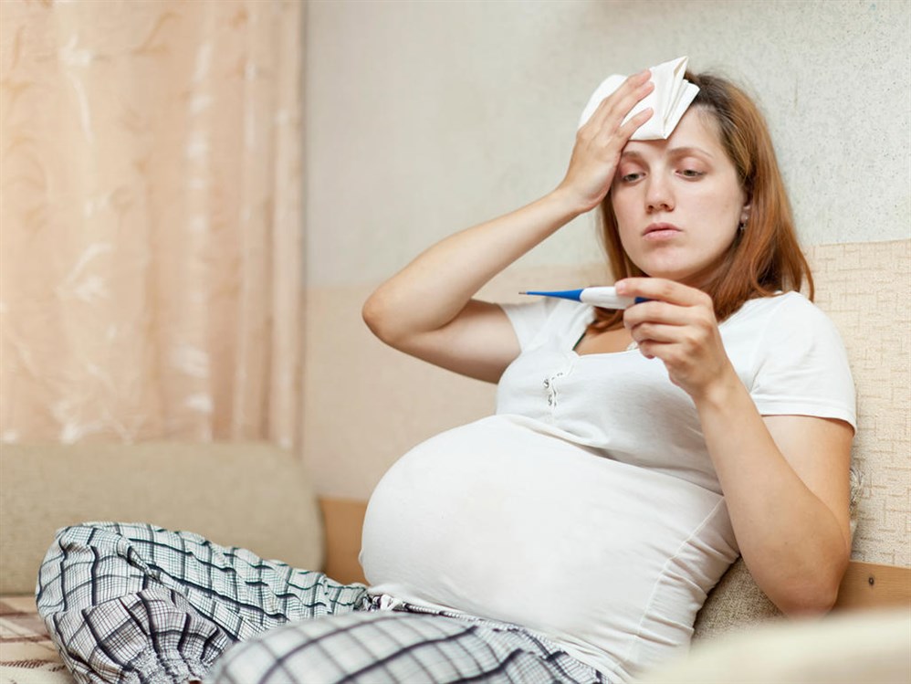 الاصابة بالحمى اثناء الحمل