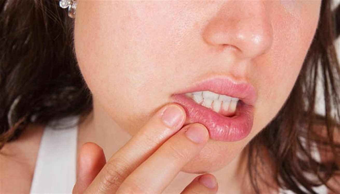 هل فطريات الفم تسبب ألما