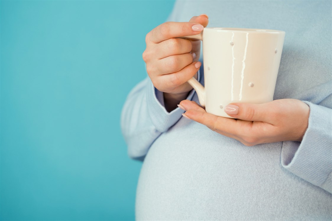 العلاقة بين شرب الكافيين خلال الحمل ووزن الجنين