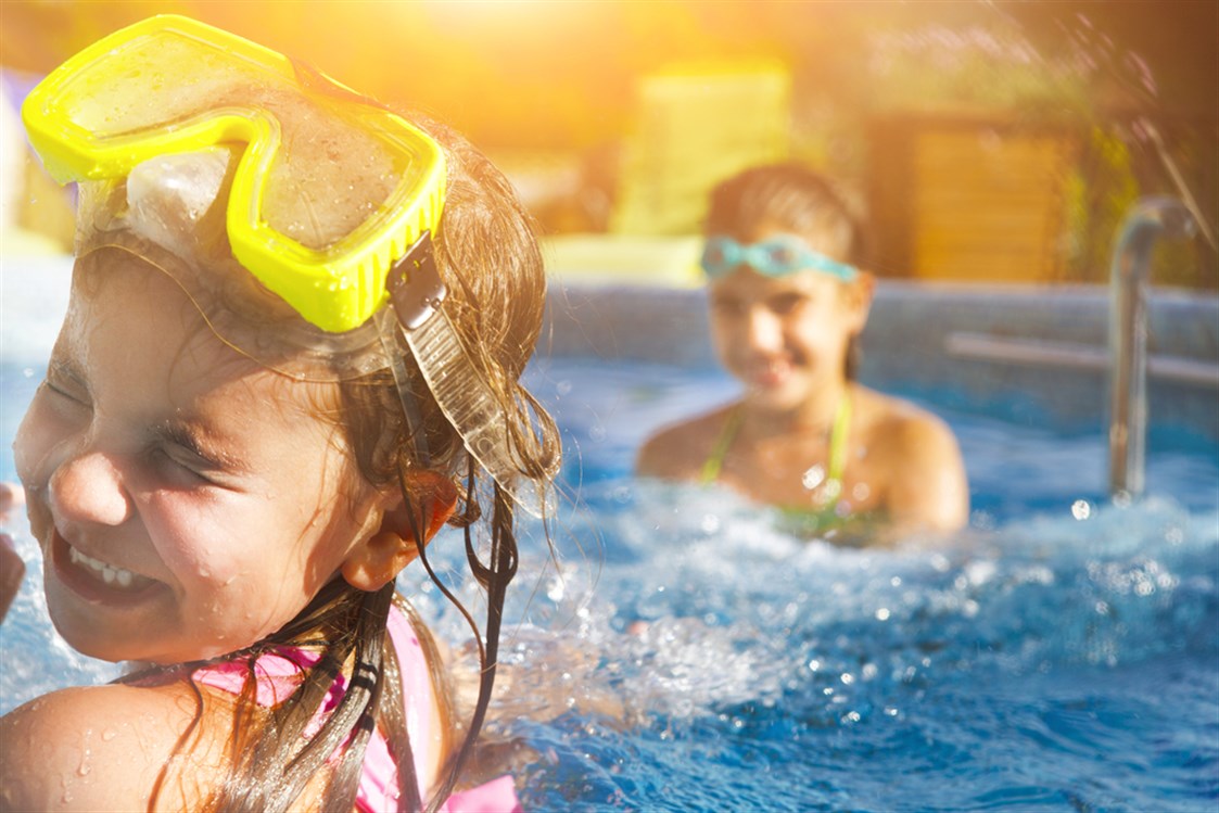 حماية الاطفال من جراثيم حمامات السباحة 