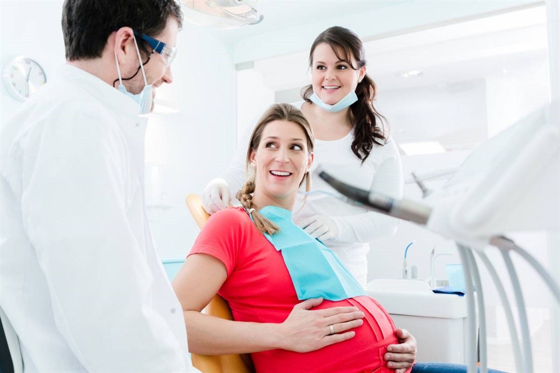 كيفية العناية بالاسنان خلال الحمل 