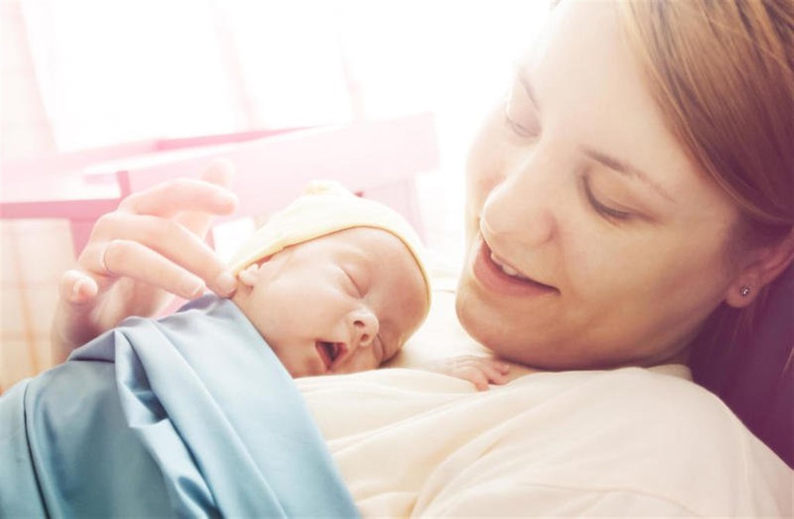 التلامس الجلدي بين الام والمولود بعد الولادة