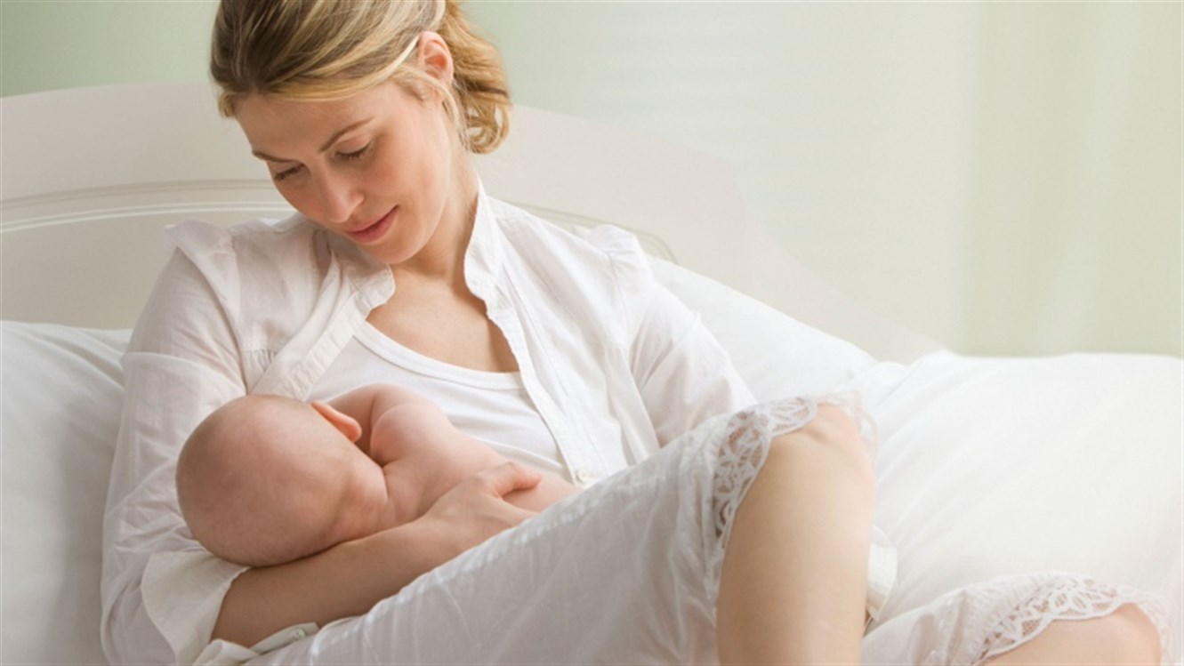تجنب الام الثدي خلال الرضاعة