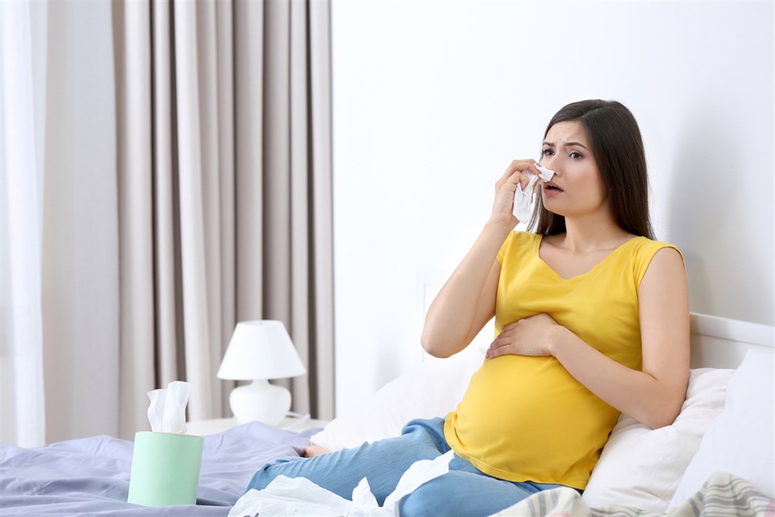 هل العطس أثناء الحمل يؤثر على الجنين