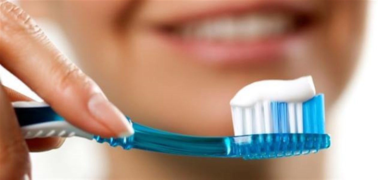 كم مرة يجب تنظيف الاسنان يومياً