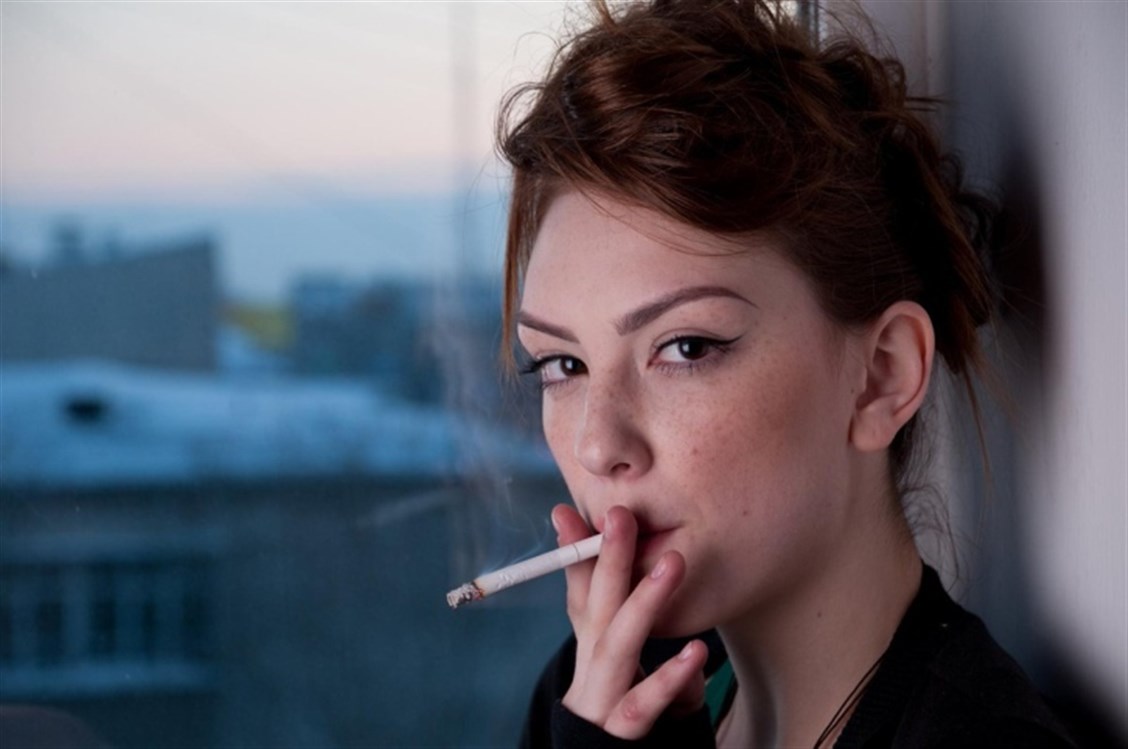 هل التدخين يسبب شيخوخة مبكرة