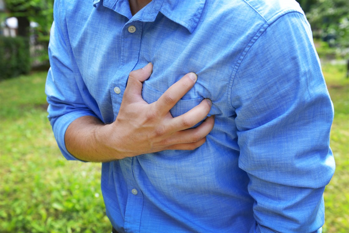 هل الالم في الصدر يعني نوبة قلبية
