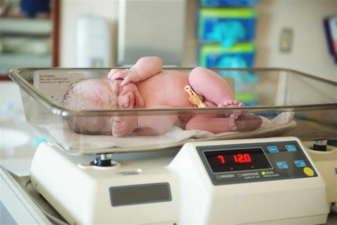اسباب انخفاض وزن الطفل عند الولادة
