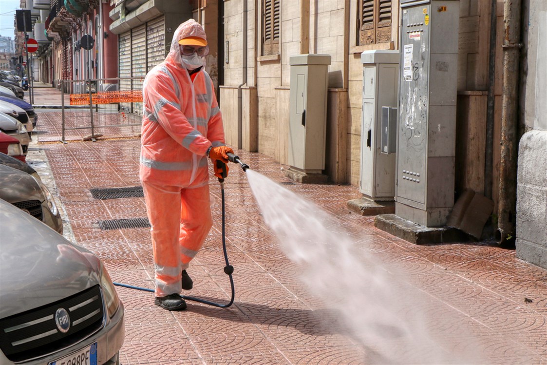 هل رش الشوارع بالمبيدات مفيد للوقاية من فيروس كورونا