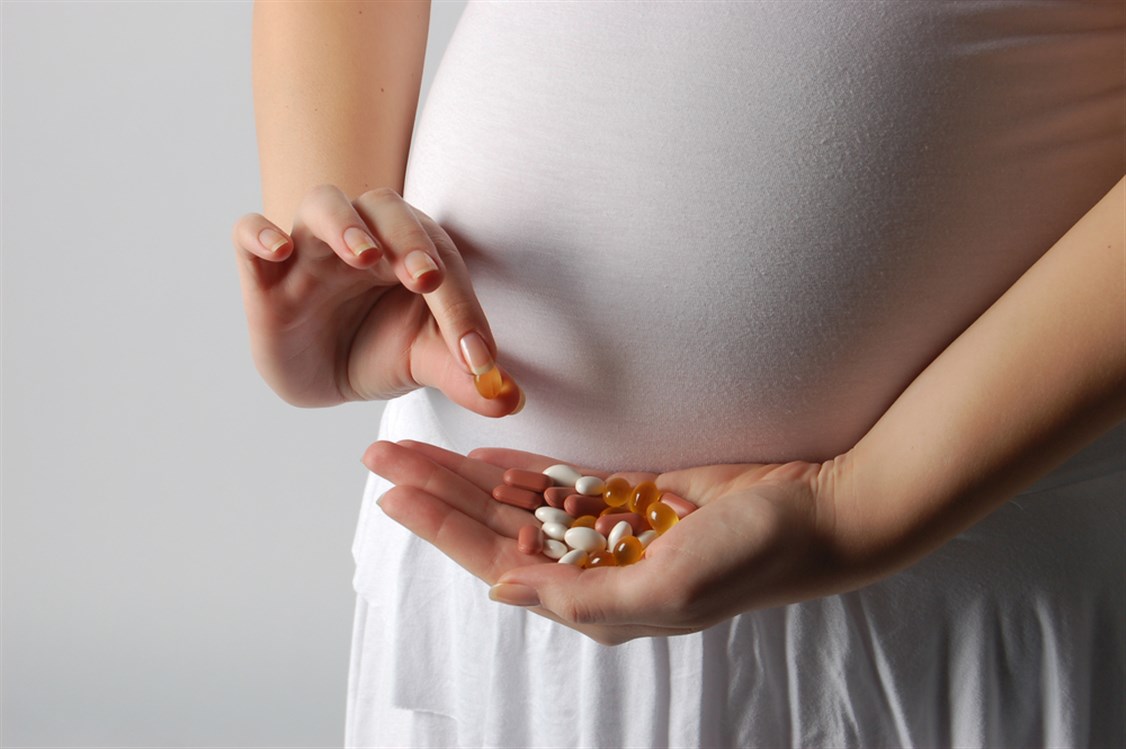 هل الفيتامينات تضر الحامل في الشهور الاولى
