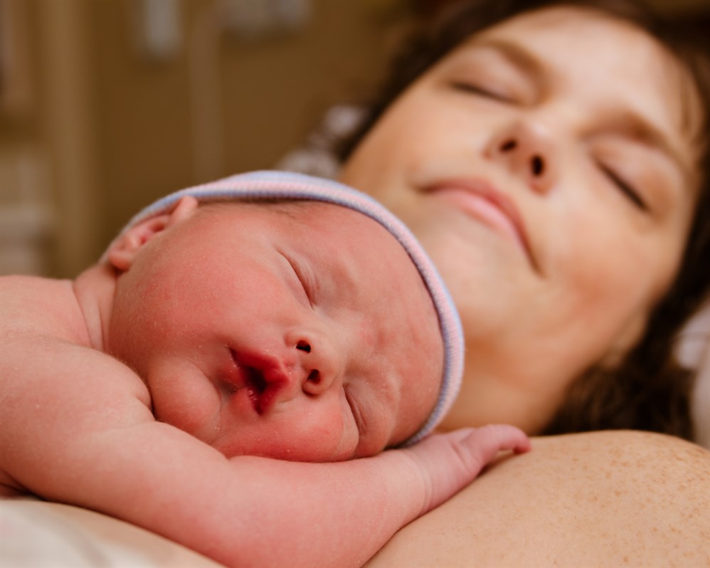 كيف ازيل تشققات البطن بعد الولادة