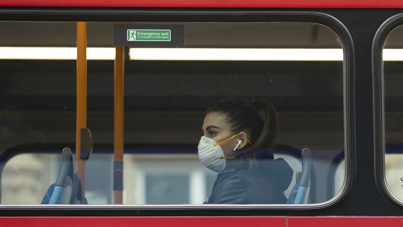 الوقاية من فيروس كورونا في وسائل النقل العام