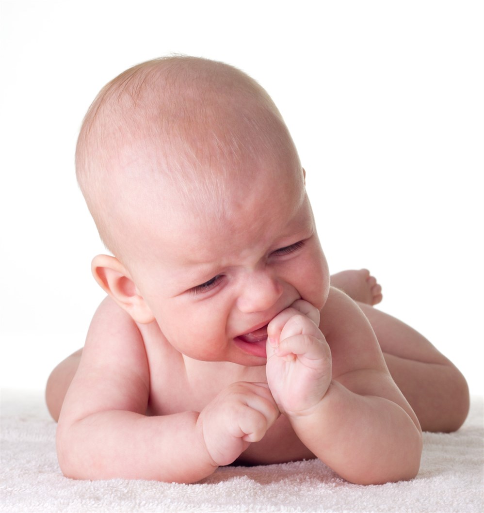 تخفيف آلام التسنين عند الرضع