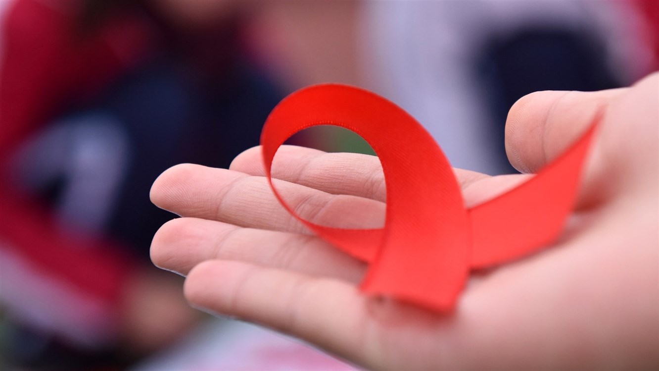 كيف يمكن التعايش مع مريض الإيدز