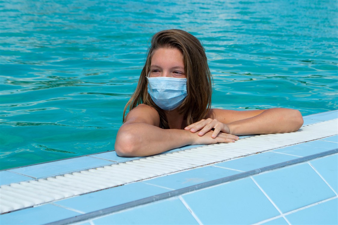  الوقاية من فيروس كورونا في برك السباحة