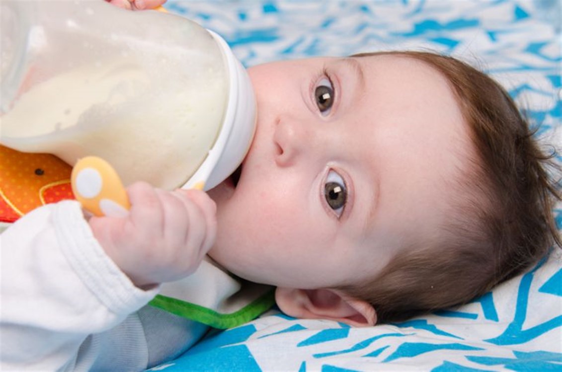 اختيار الحليب الصناعي للطفل