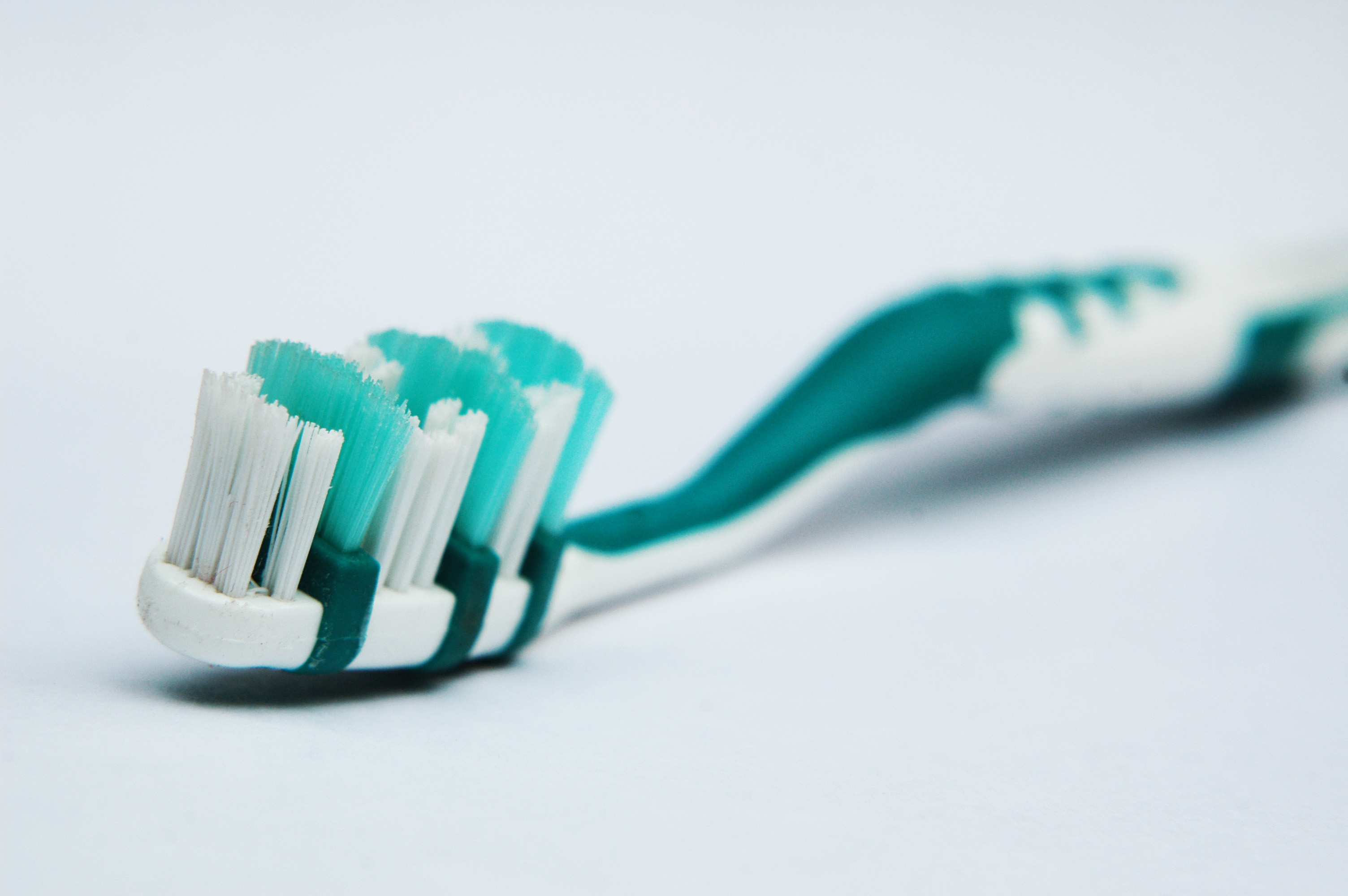Sohati طريقتان لتنظيف فرشاة الأسنان منزليا
